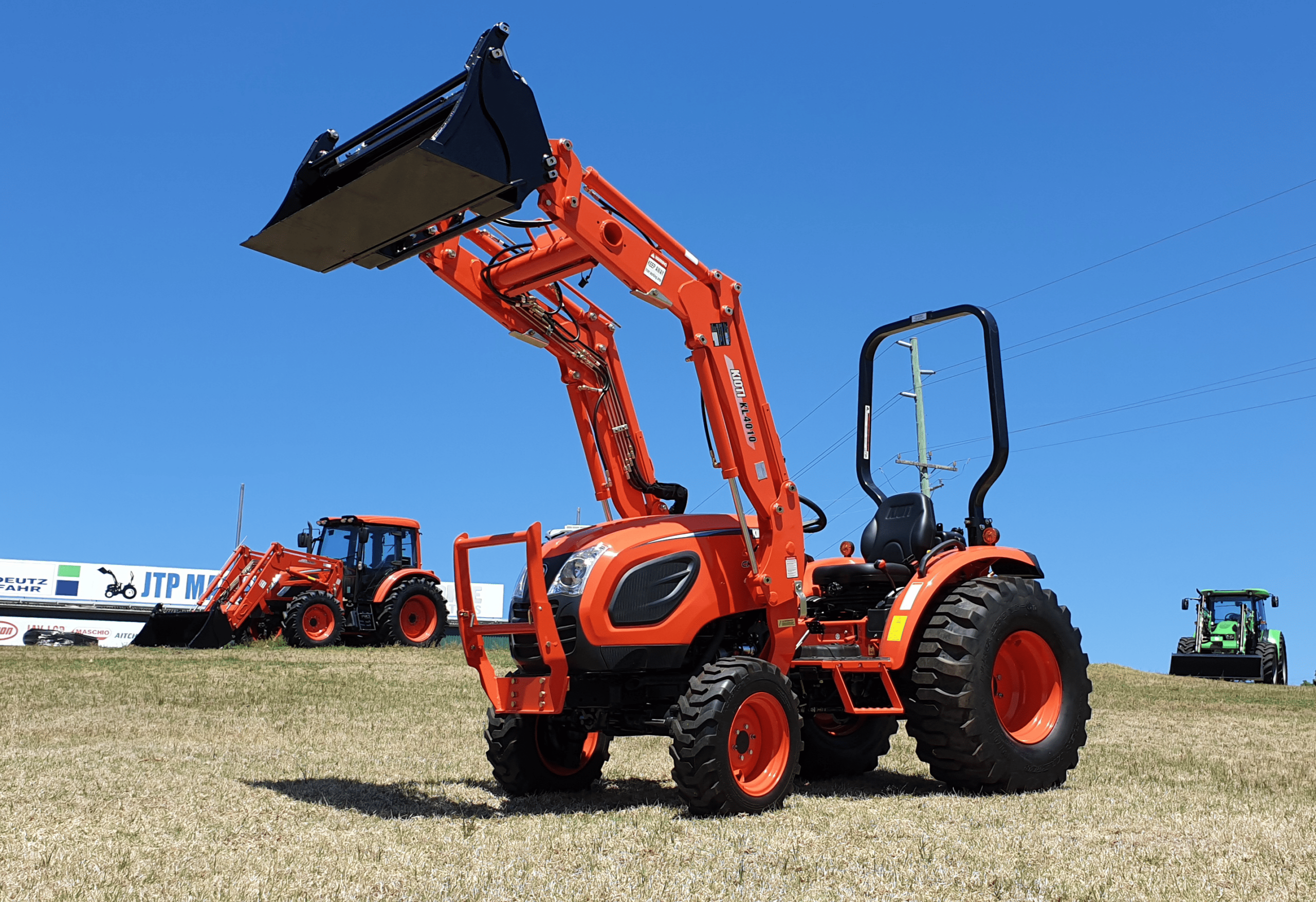CK3710 Kioti CK4210 HST Tractor with 4in1 bucket - Image 3