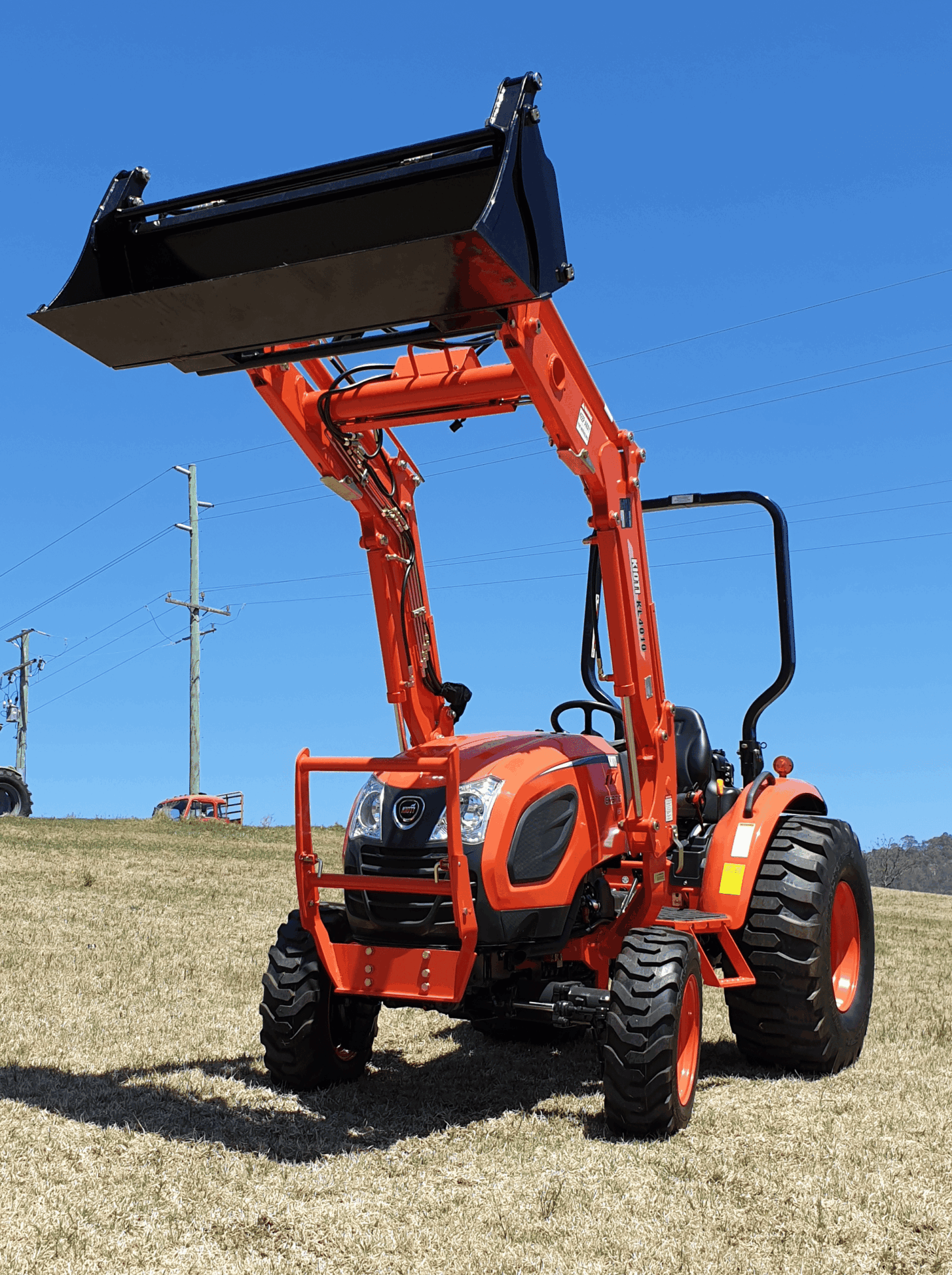 CK3710HST LF Kioti CK3710HST tractor with 4in1 bucket - Image 2
